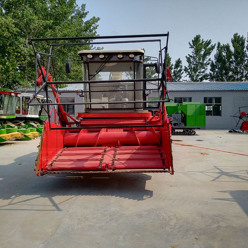 自走式青儲(chǔ)機(jī)